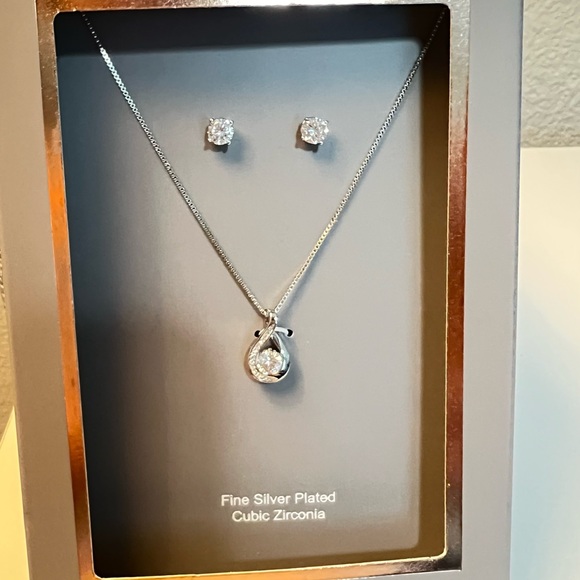 Elegant Silver-Plated Cubic Zirconia Necklace and Earring Set - Picture 1 of 5
